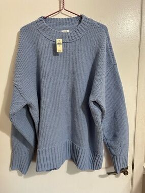 NWT Women’s Aerie Light Blue Crew Neck Sweater, size Medium